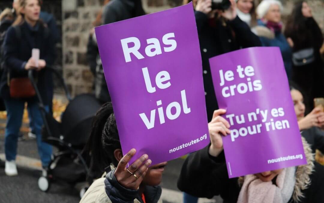 La vague violette – Marche contre les violences faites aux femmes: 49 000 personnes rassemblées à Paris